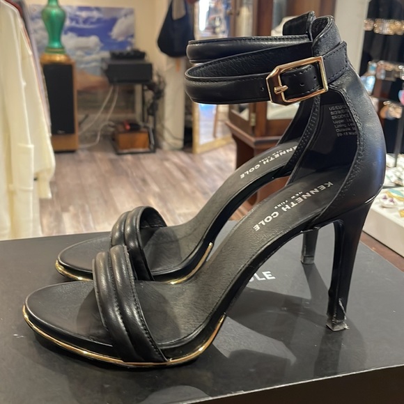 Kenneth Cole New York Brook Black Strappy Sandal Heels sz 8 - Picture 3 of 9